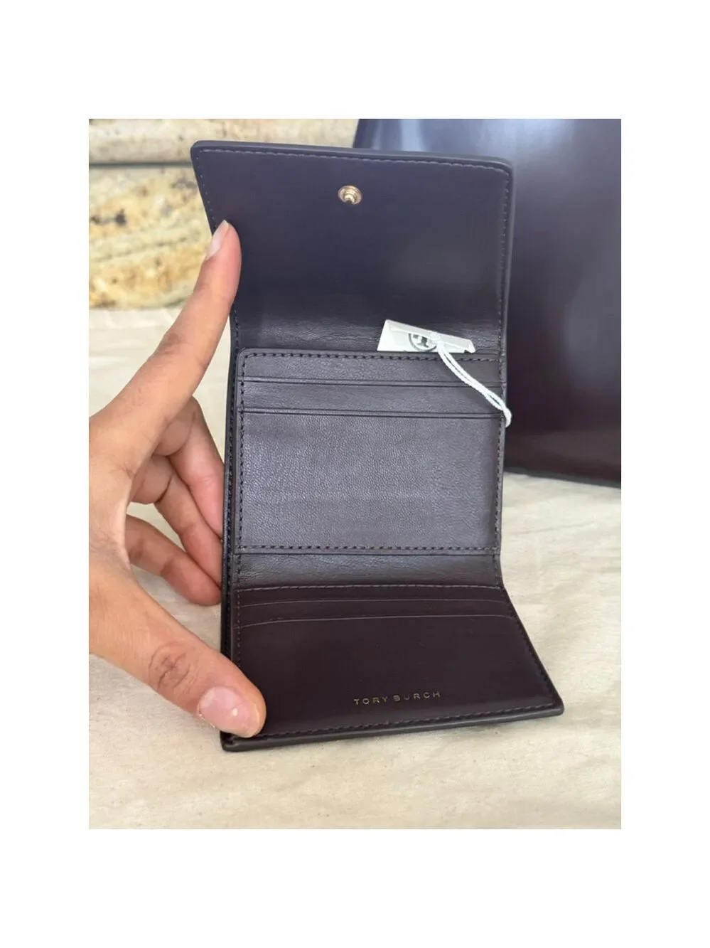 New tory burch BRITTEN SMOOTH COMPACT WALLET TEMPRANILLO